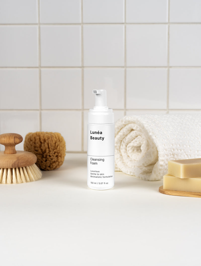 <p><strong>CLEANSING FOAM</strong></p>