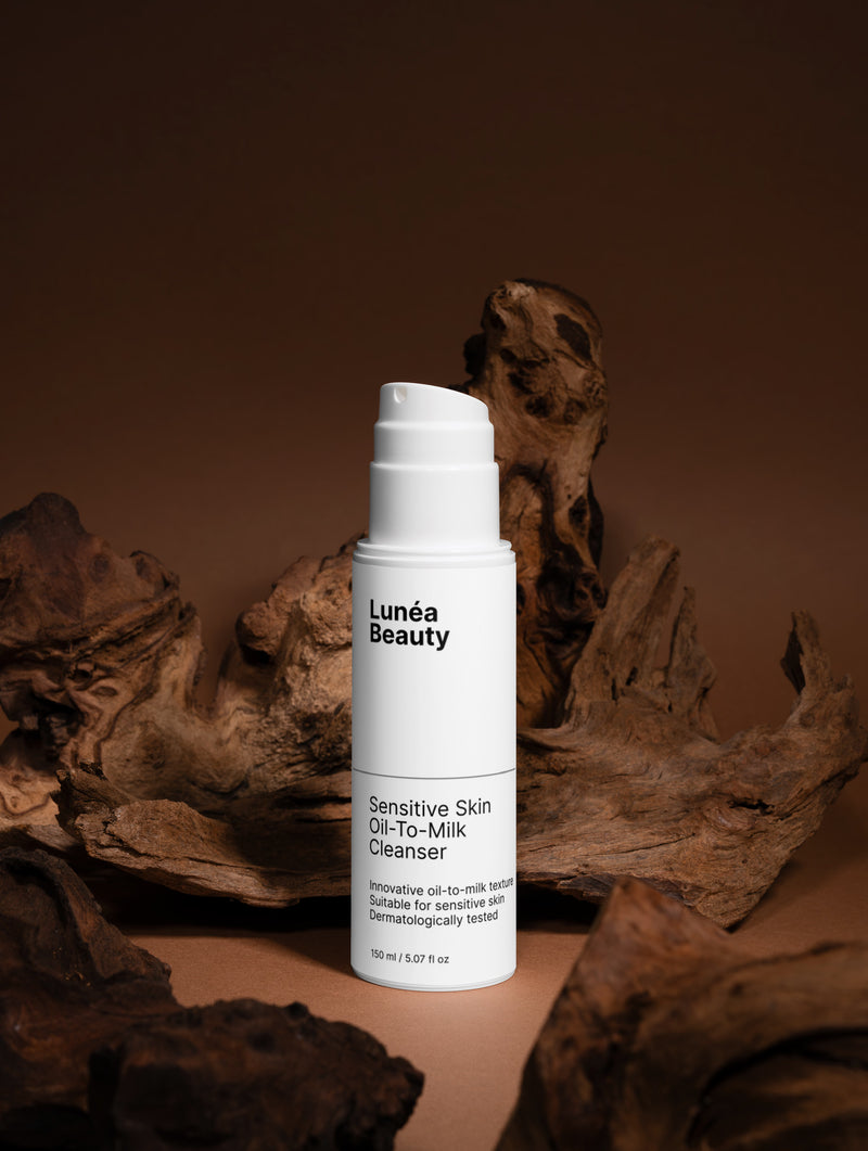 <p><strong>OIL-TO-MILK CLEANSER</strong></p>